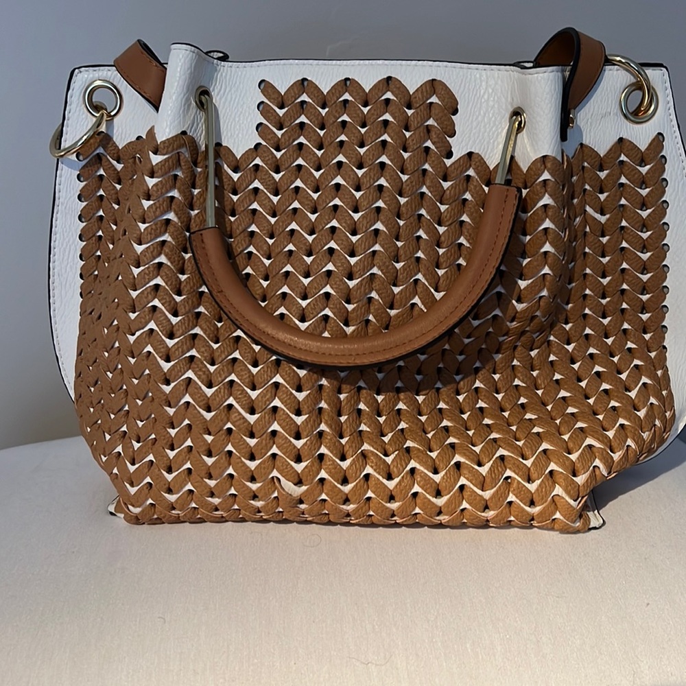 Beautiful summer bag in White and tan.